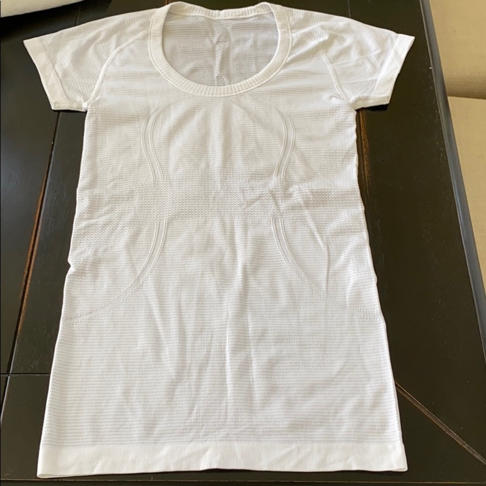 White Lululemon short sleeve shirt